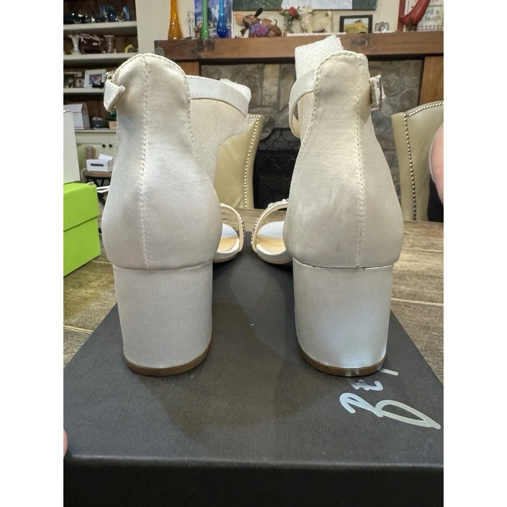 Betsey Johnson Mel‎ Satin Rhinestone Heel Ivory Sandals Womens Size 9.5 Bridal